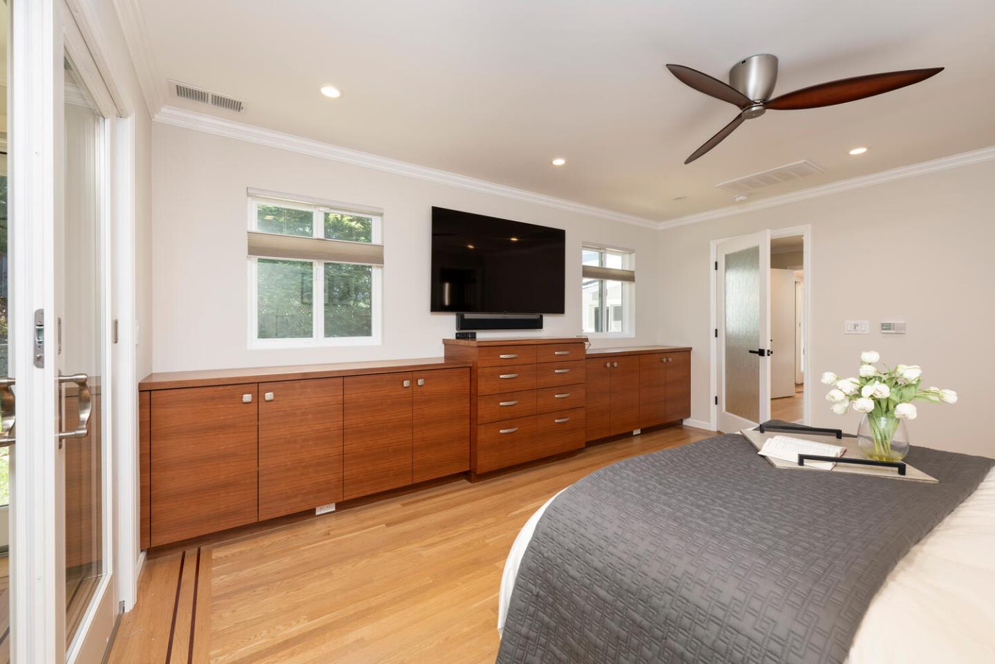 Detail Gallery Image 14 of 39 For 2721 Comstock Cir, Belmont,  CA 94002 - 5 Beds | 3/1 Baths