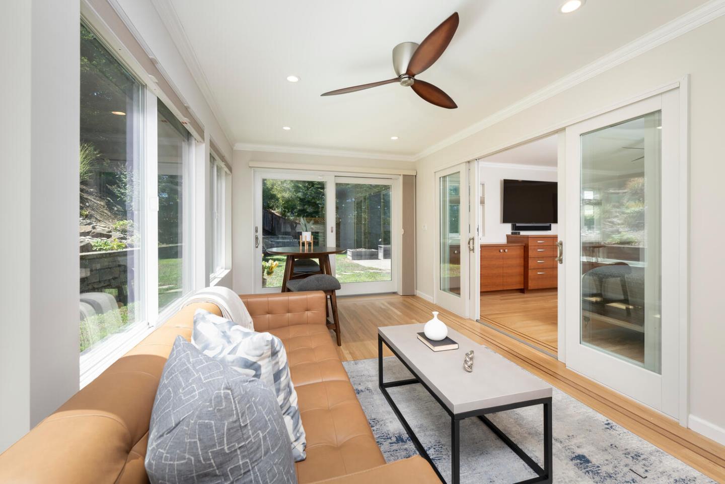 Detail Gallery Image 15 of 39 For 2721 Comstock Cir, Belmont,  CA 94002 - 5 Beds | 3/1 Baths