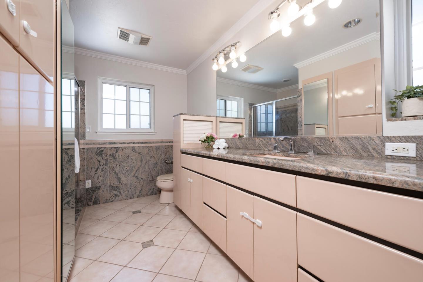 Detail Gallery Image 22 of 39 For 2721 Comstock Cir, Belmont,  CA 94002 - 5 Beds | 3/1 Baths