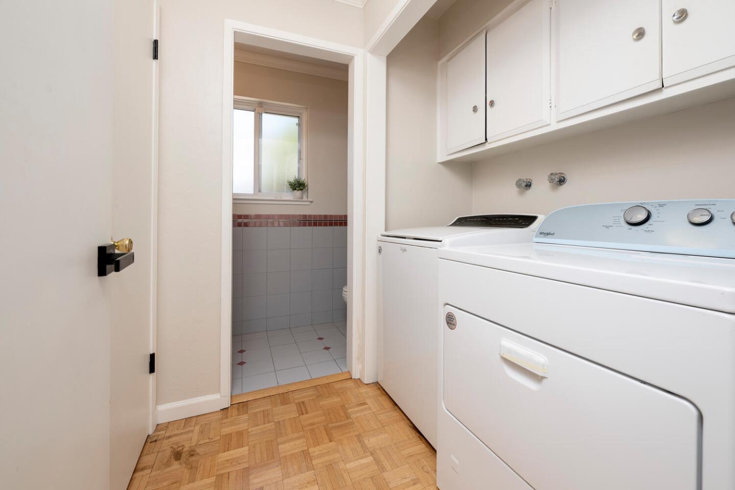 Detail Gallery Image 27 of 39 For 2721 Comstock Cir, Belmont,  CA 94002 - 5 Beds | 3/1 Baths