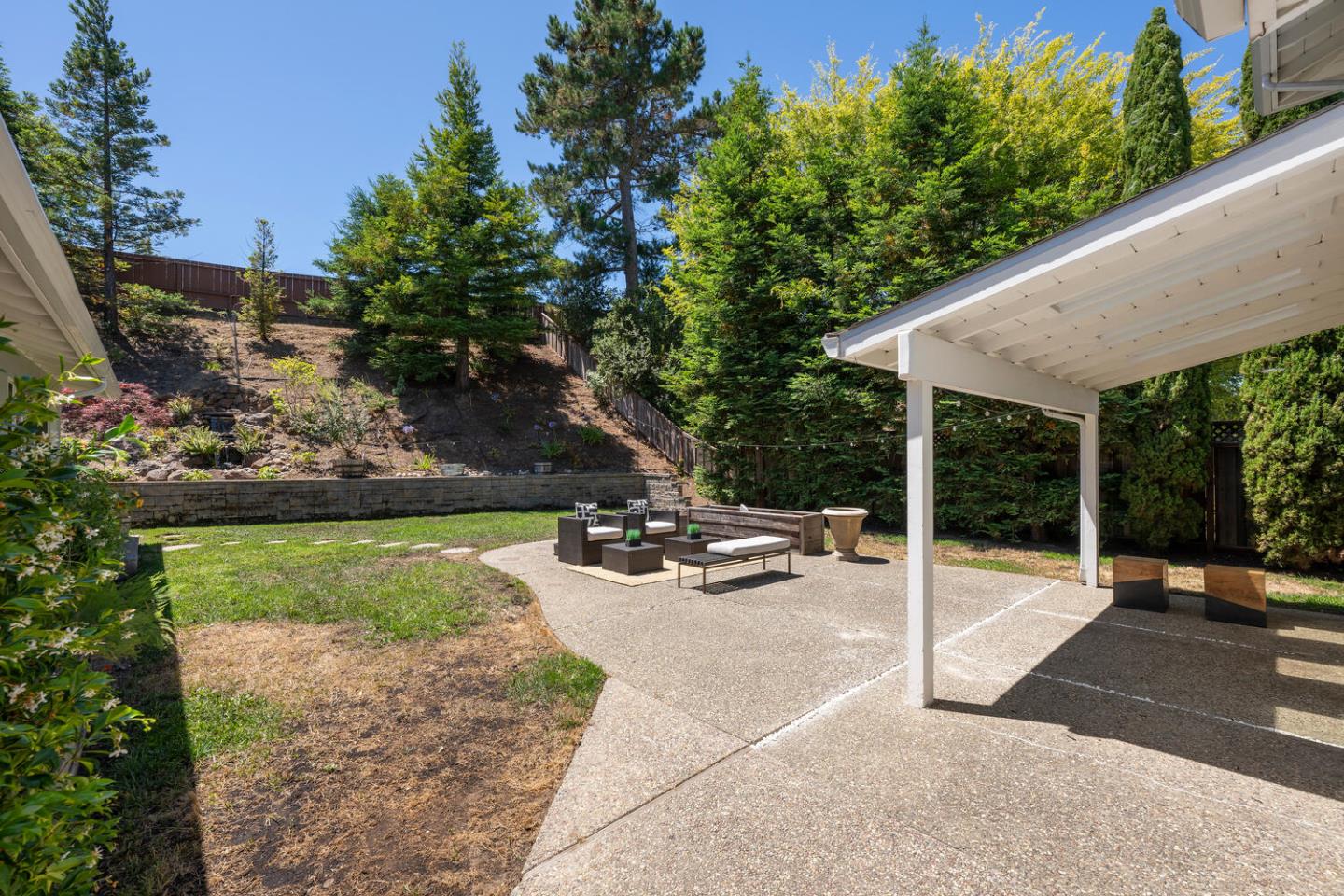 Detail Gallery Image 28 of 39 For 2721 Comstock Cir, Belmont,  CA 94002 - 5 Beds | 3/1 Baths
