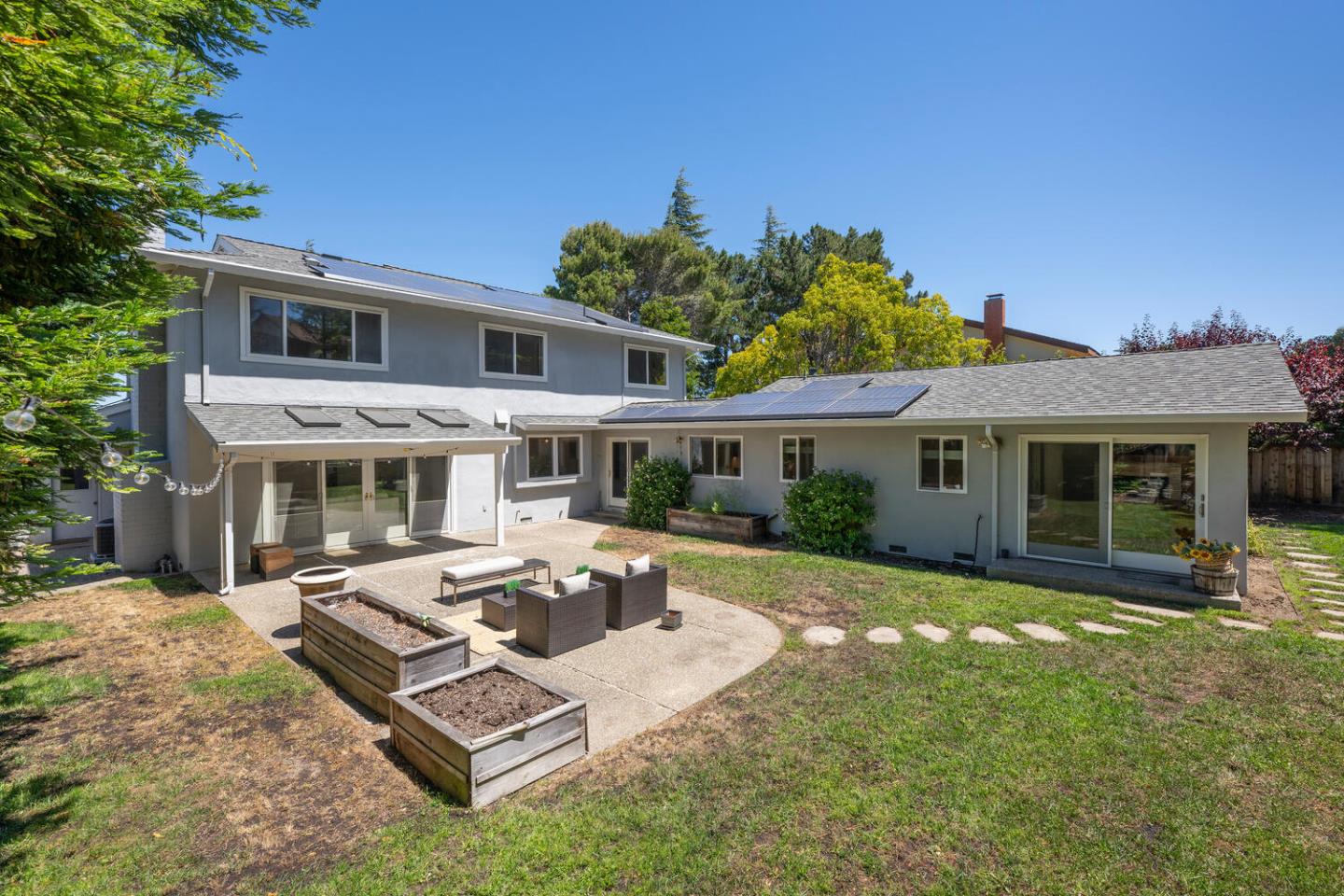 Detail Gallery Image 31 of 39 For 2721 Comstock Cir, Belmont,  CA 94002 - 5 Beds | 3/1 Baths