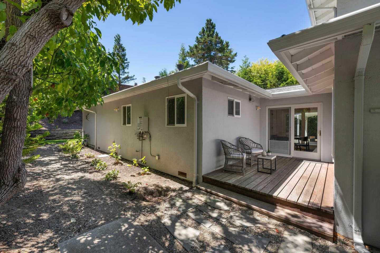 Detail Gallery Image 34 of 39 For 2721 Comstock Cir, Belmont,  CA 94002 - 5 Beds | 3/1 Baths
