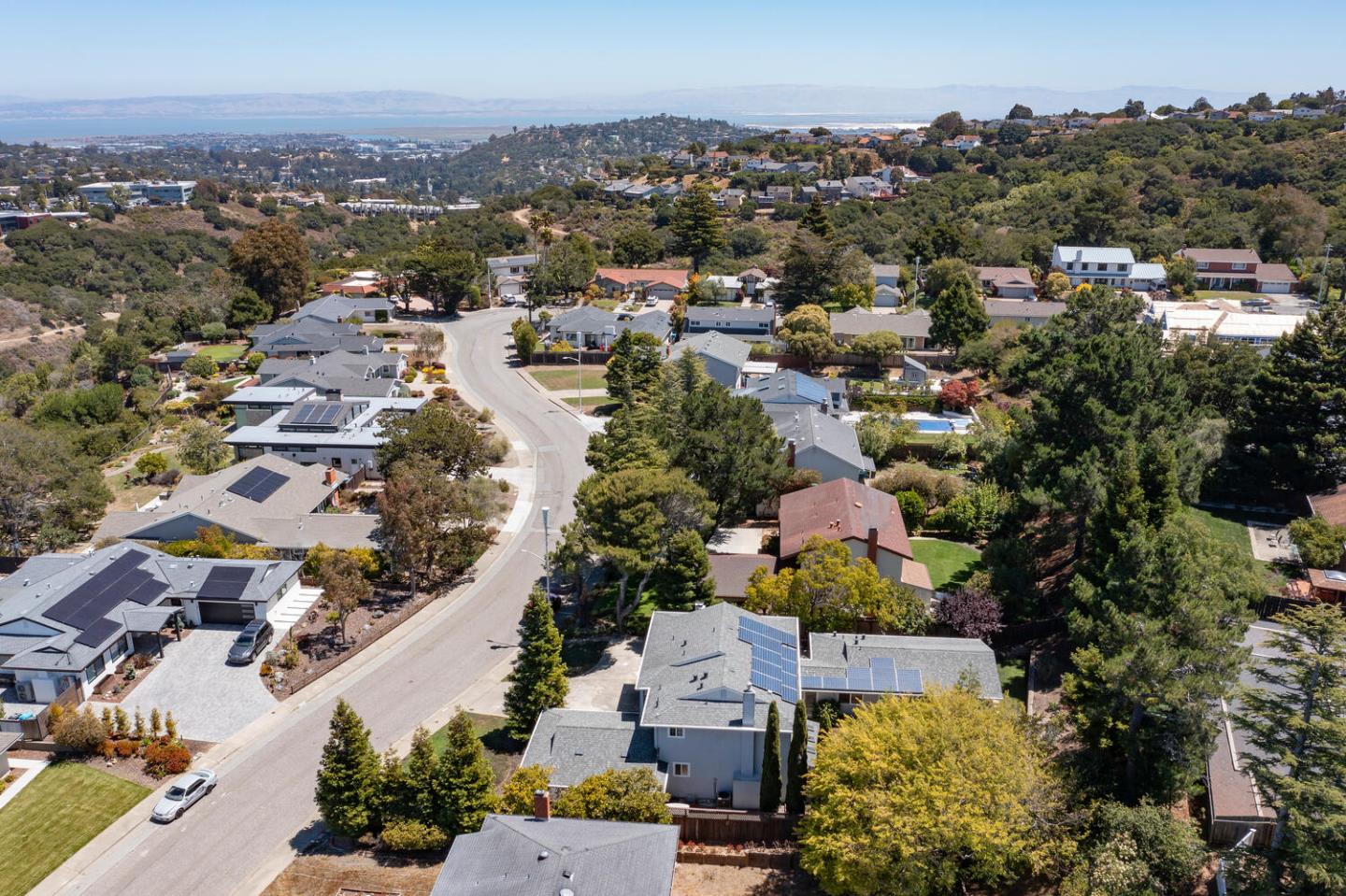 Detail Gallery Image 37 of 39 For 2721 Comstock Cir, Belmont,  CA 94002 - 5 Beds | 3/1 Baths