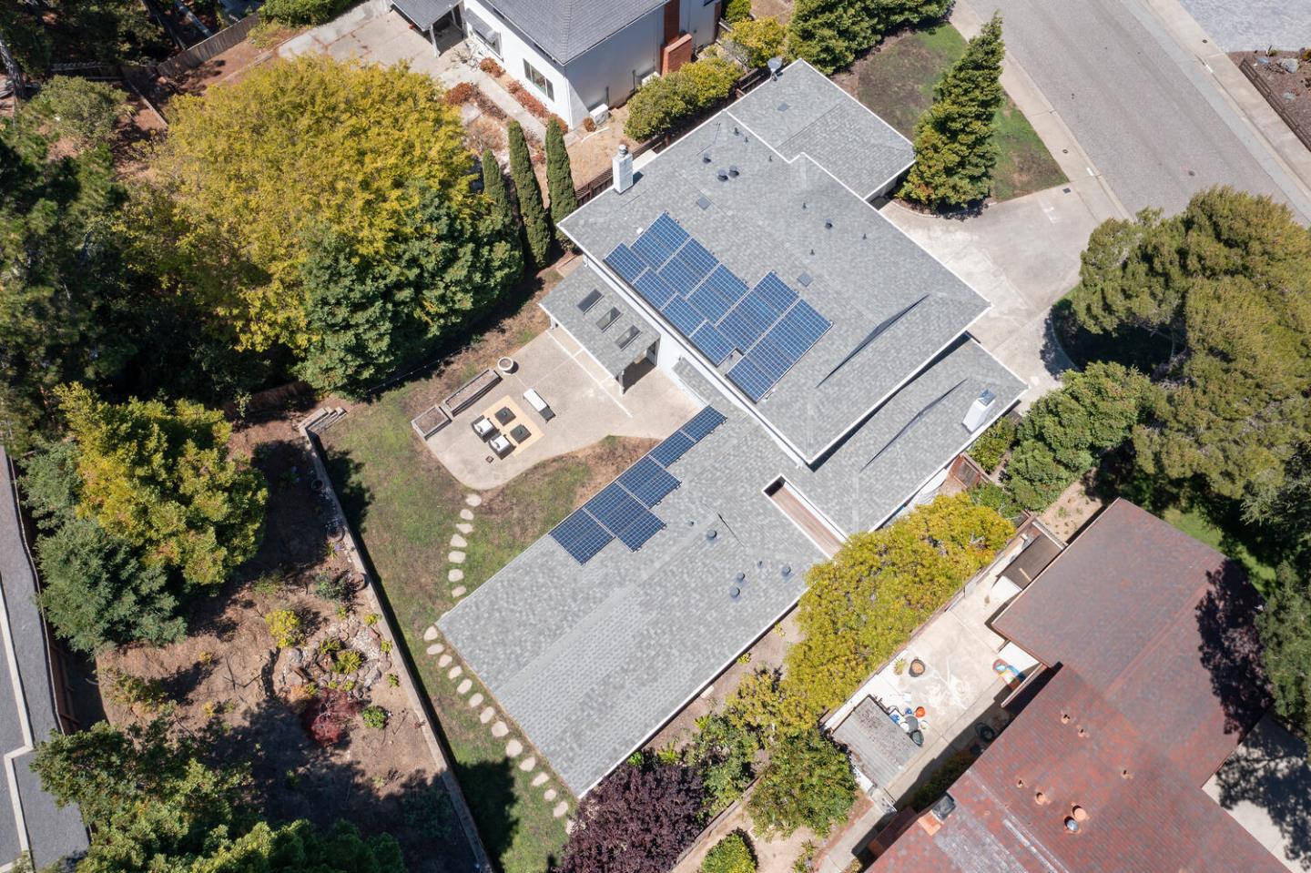 Detail Gallery Image 38 of 39 For 2721 Comstock Cir, Belmont,  CA 94002 - 5 Beds | 3/1 Baths