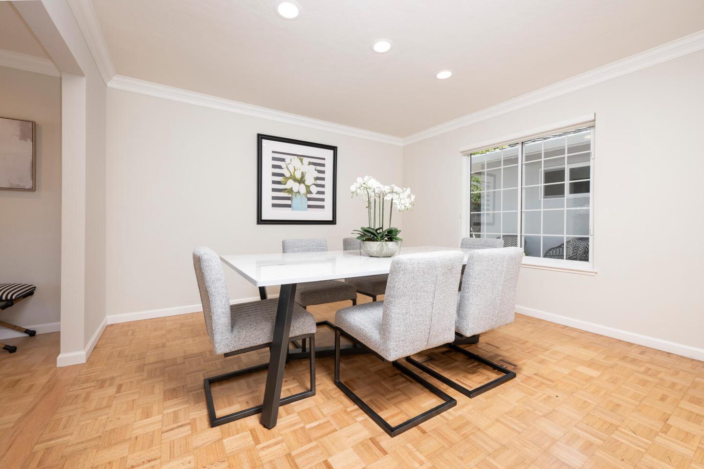 Detail Gallery Image 6 of 39 For 2721 Comstock Cir, Belmont,  CA 94002 - 5 Beds | 3/1 Baths