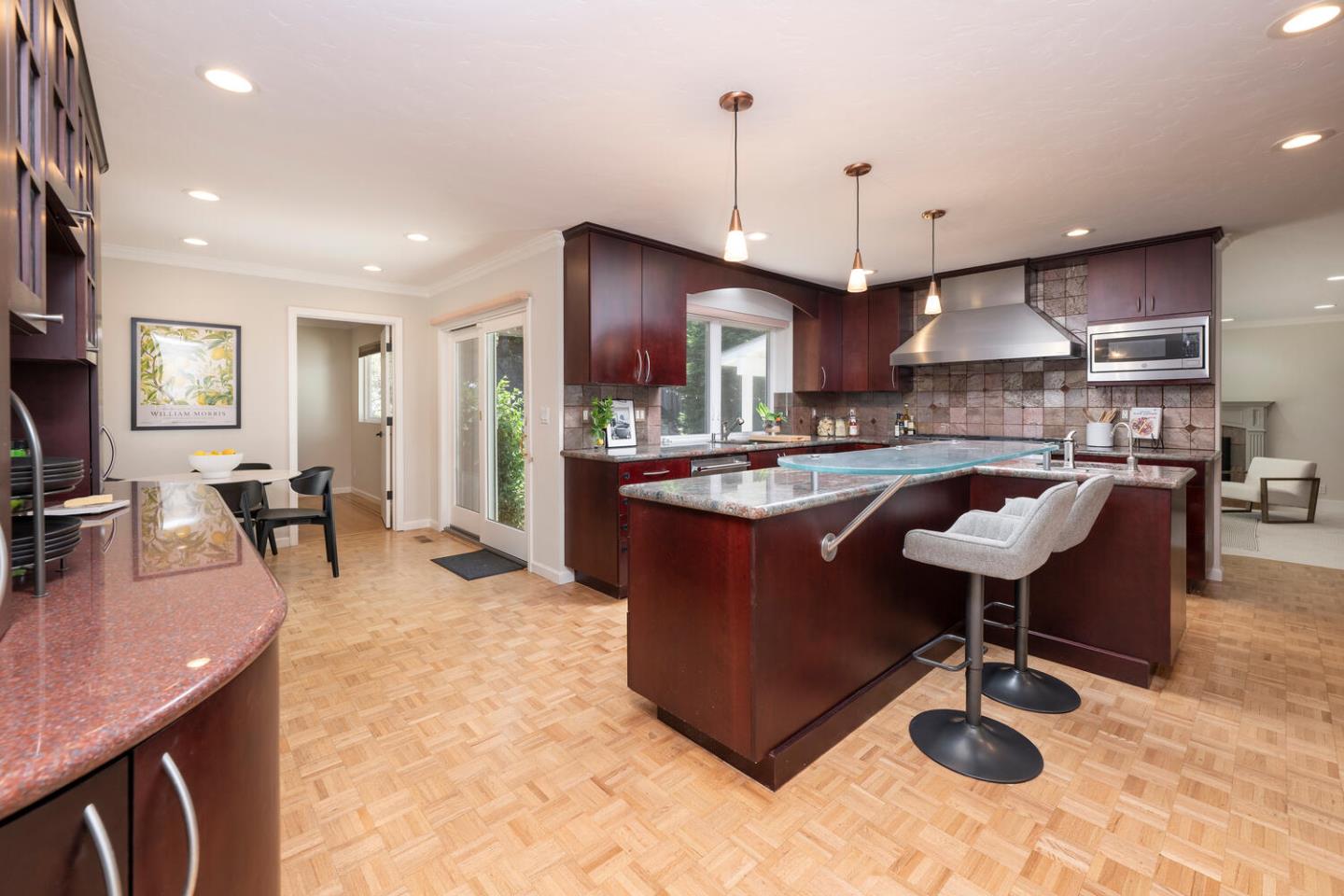 Detail Gallery Image 7 of 39 For 2721 Comstock Cir, Belmont,  CA 94002 - 5 Beds | 3/1 Baths