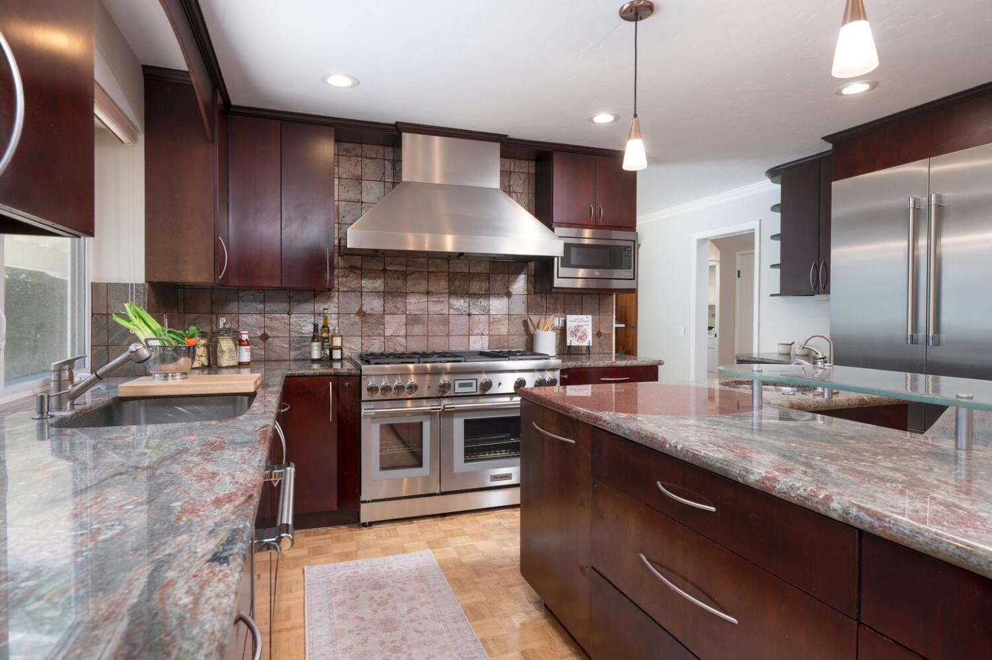 Detail Gallery Image 9 of 39 For 2721 Comstock Cir, Belmont,  CA 94002 - 5 Beds | 3/1 Baths