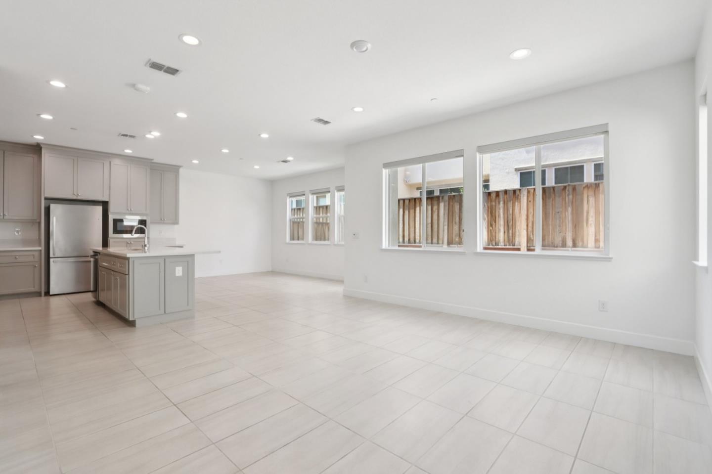 Detail Gallery Image 4 of 37 For 1363 S Shields Ave, Tracy,  CA 95391 - 3 Beds | 2/1 Baths