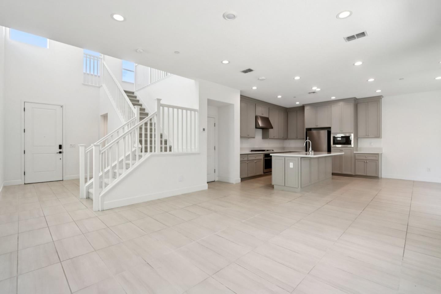 Detail Gallery Image 5 of 37 For 1363 S Shields Ave, Tracy,  CA 95391 - 3 Beds | 2/1 Baths