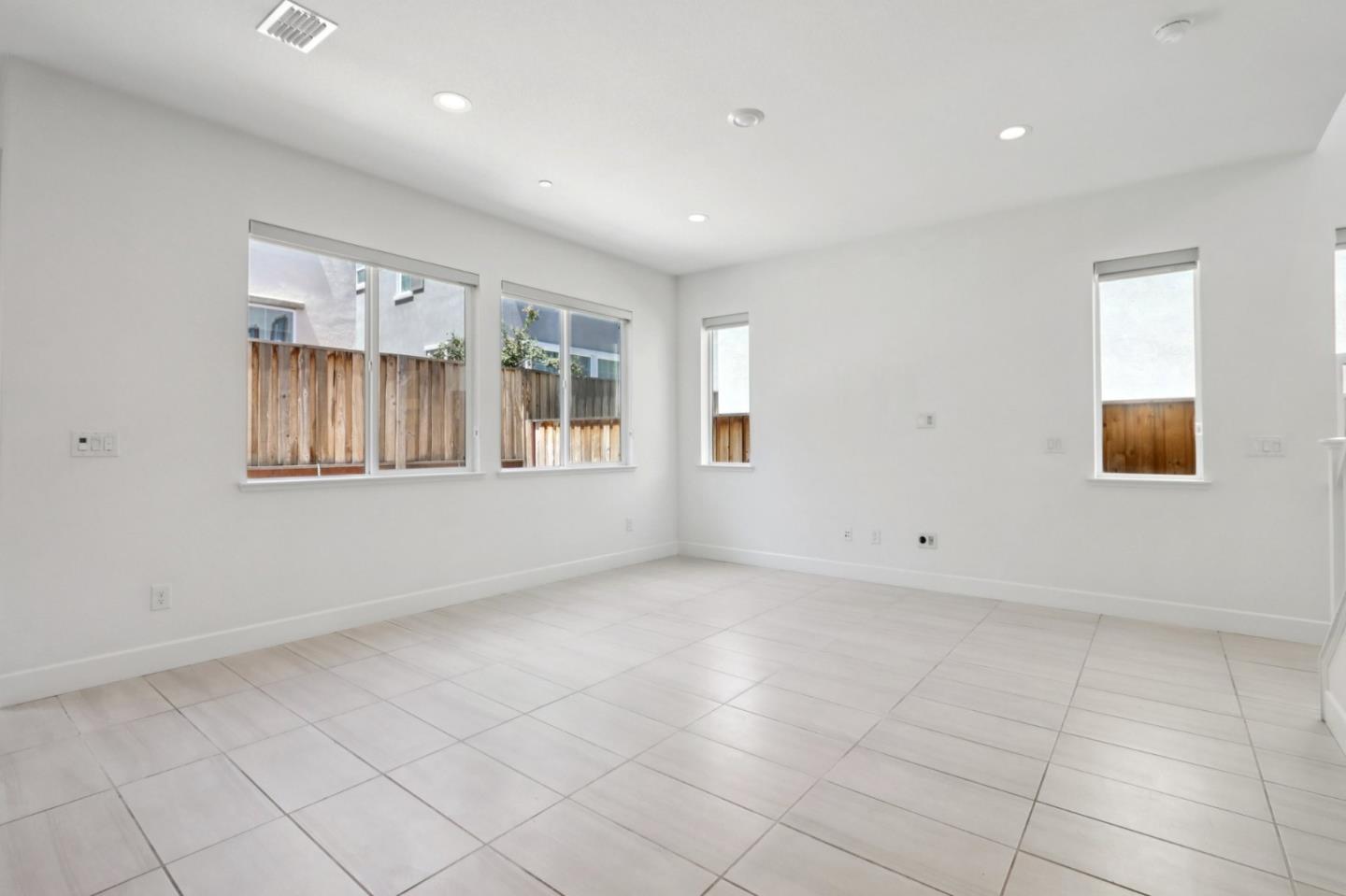 Detail Gallery Image 7 of 37 For 1363 S Shields Ave, Tracy,  CA 95391 - 3 Beds | 2/1 Baths