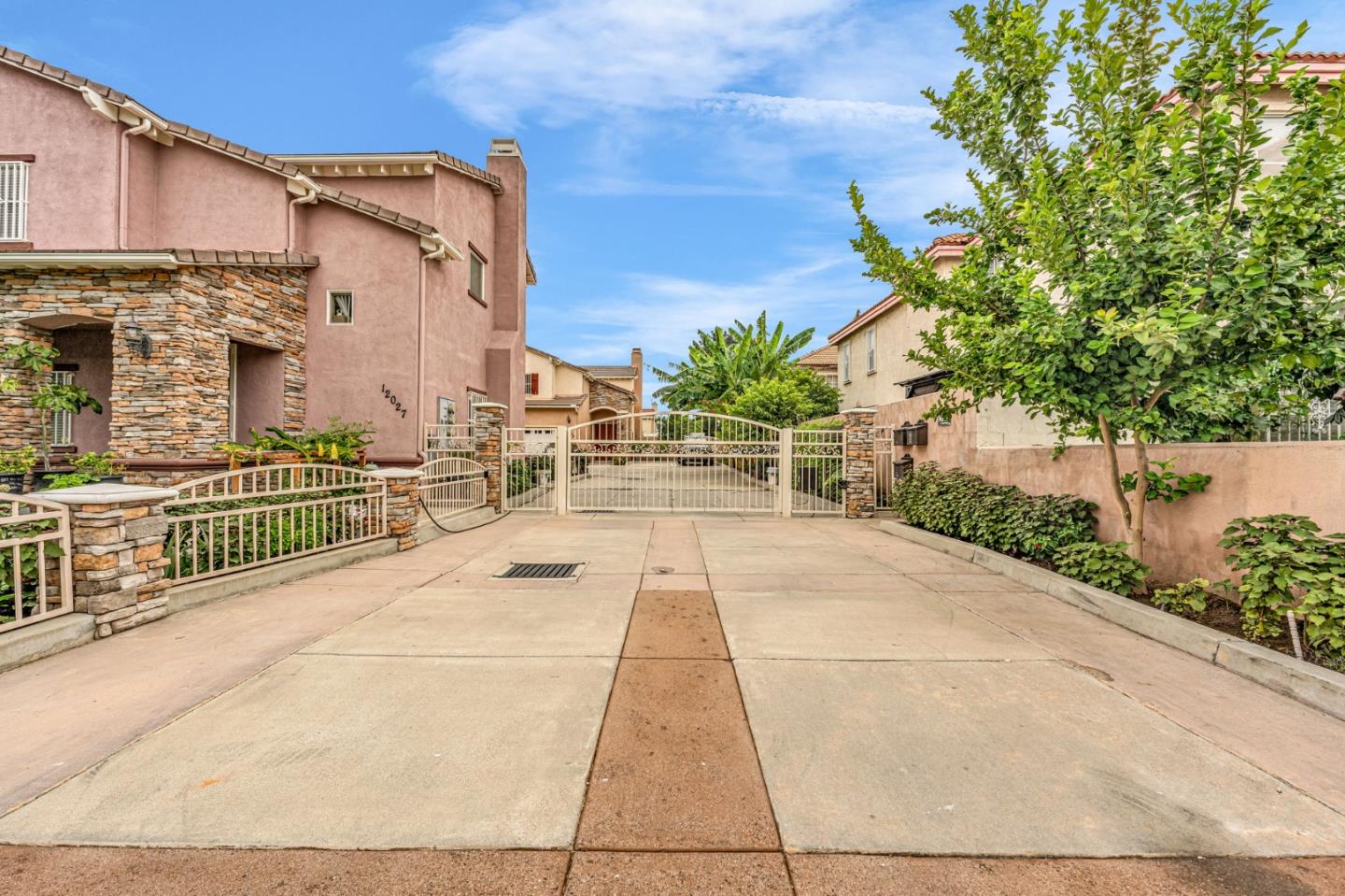 Detail Gallery Image 3 of 50 For 12025 Ferris Rd, El Monte,  CA 91732 - 4 Beds | 5 Baths