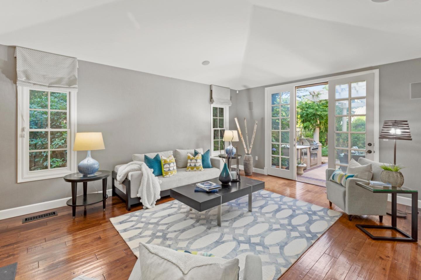 Detail Gallery Image 12 of 71 For 158 Seminary Dr, Menlo Park,  CA 94025 - 5 Beds | 3/1 Baths