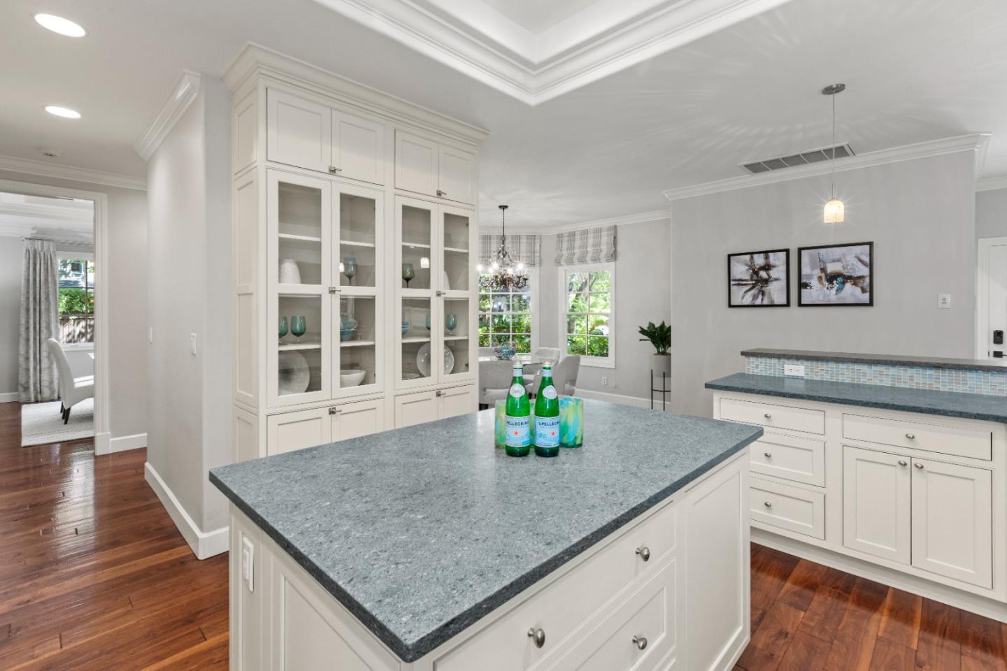 Detail Gallery Image 17 of 71 For 158 Seminary Dr, Menlo Park,  CA 94025 - 5 Beds | 3/1 Baths