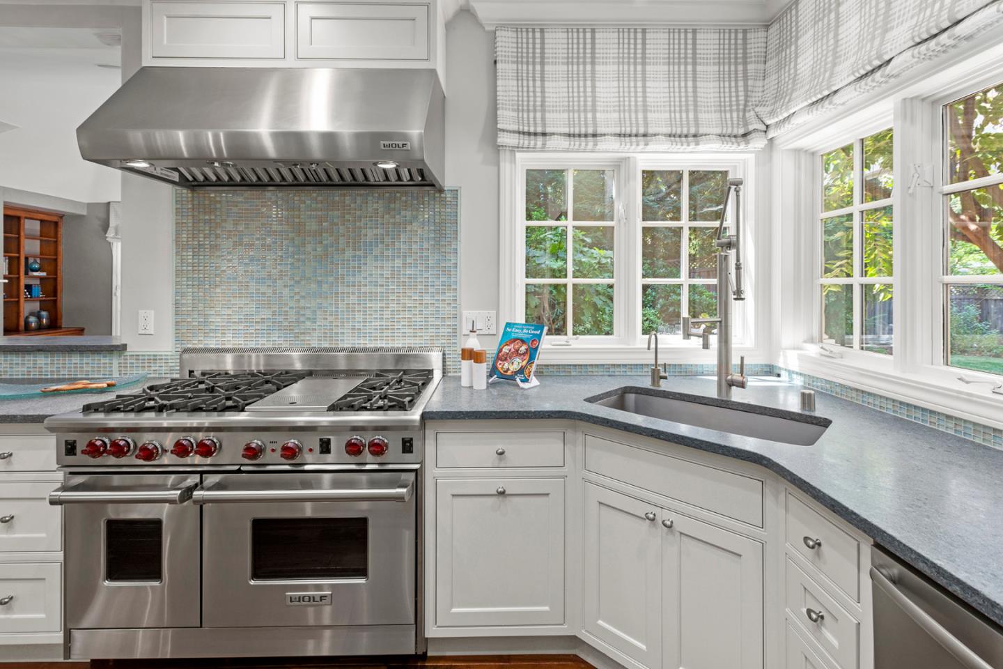 Detail Gallery Image 20 of 71 For 158 Seminary Dr, Menlo Park,  CA 94025 - 5 Beds | 3/1 Baths