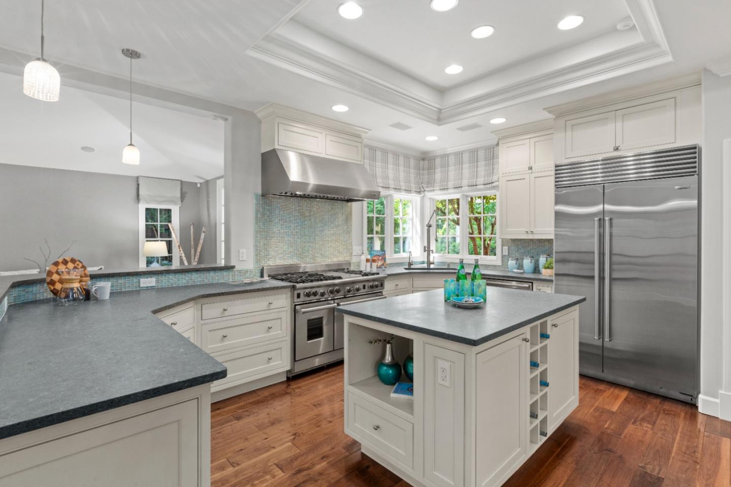 Detail Gallery Image 22 of 71 For 158 Seminary Dr, Menlo Park,  CA 94025 - 5 Beds | 3/1 Baths
