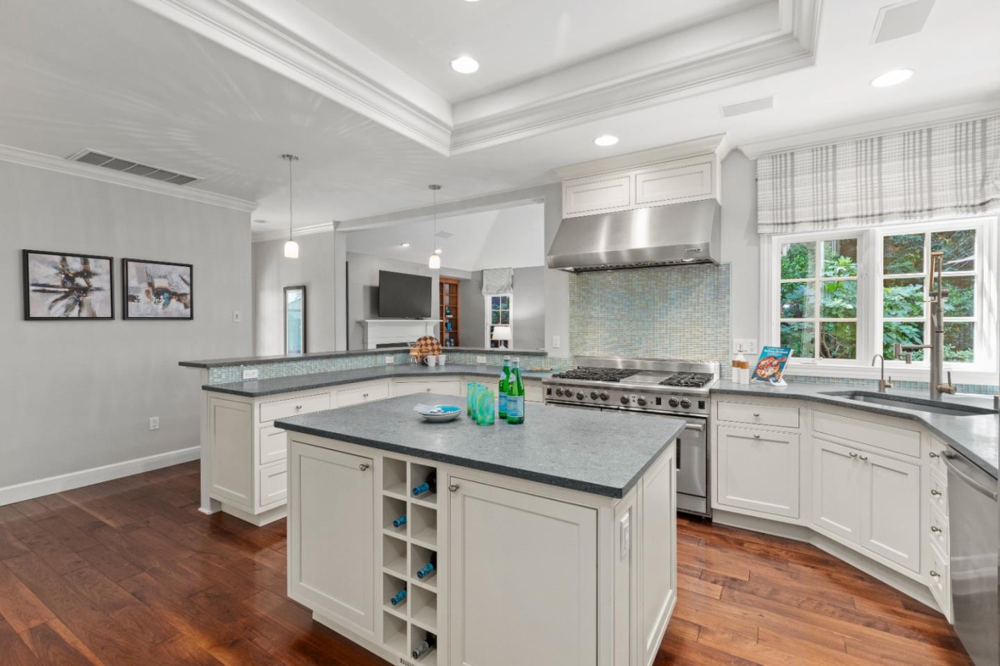 Detail Gallery Image 23 of 71 For 158 Seminary Dr, Menlo Park,  CA 94025 - 5 Beds | 3/1 Baths