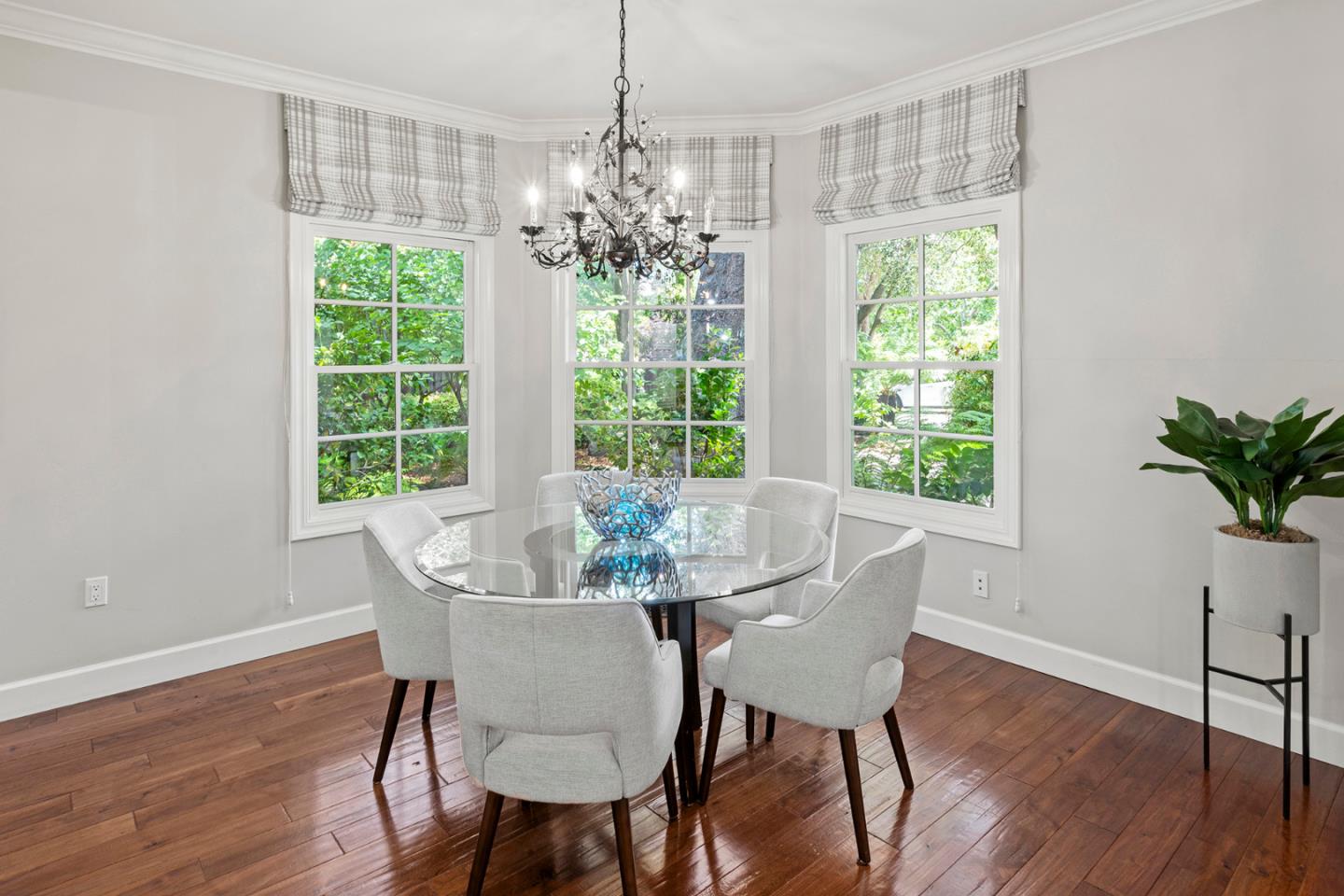 Detail Gallery Image 25 of 71 For 158 Seminary Dr, Menlo Park,  CA 94025 - 5 Beds | 3/1 Baths