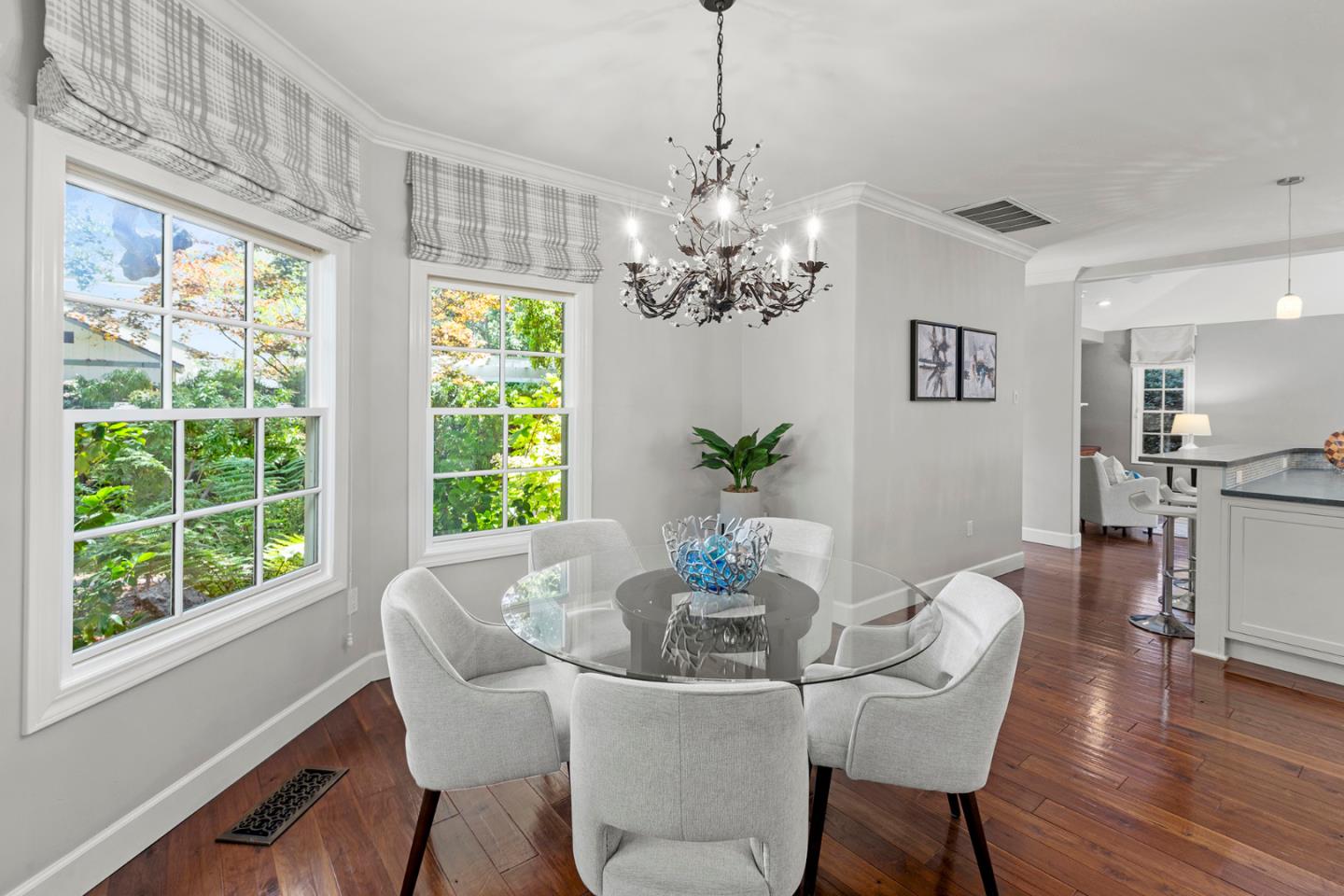 Detail Gallery Image 26 of 71 For 158 Seminary Dr, Menlo Park,  CA 94025 - 5 Beds | 3/1 Baths