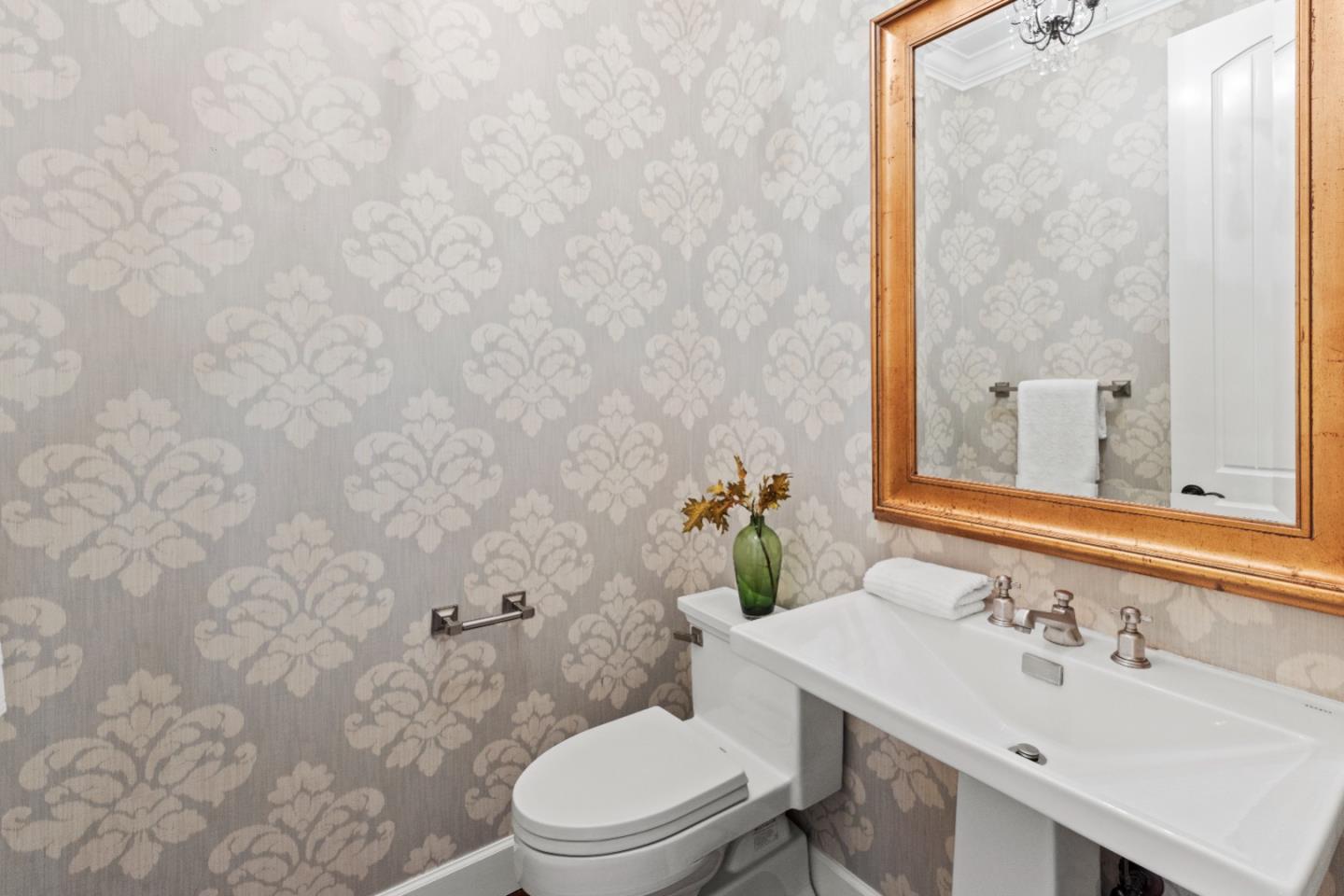Detail Gallery Image 28 of 71 For 158 Seminary Dr, Menlo Park,  CA 94025 - 5 Beds | 3/1 Baths