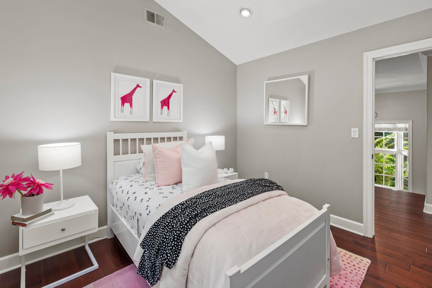 Detail Gallery Image 34 of 71 For 158 Seminary Dr, Menlo Park,  CA 94025 - 5 Beds | 3/1 Baths
