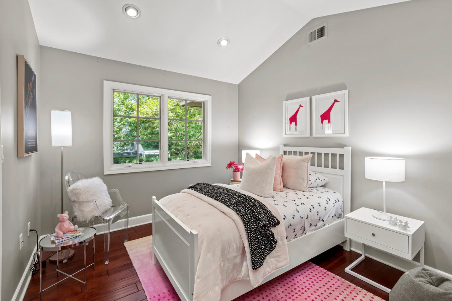 Detail Gallery Image 35 of 71 For 158 Seminary Dr, Menlo Park,  CA 94025 - 5 Beds | 3/1 Baths