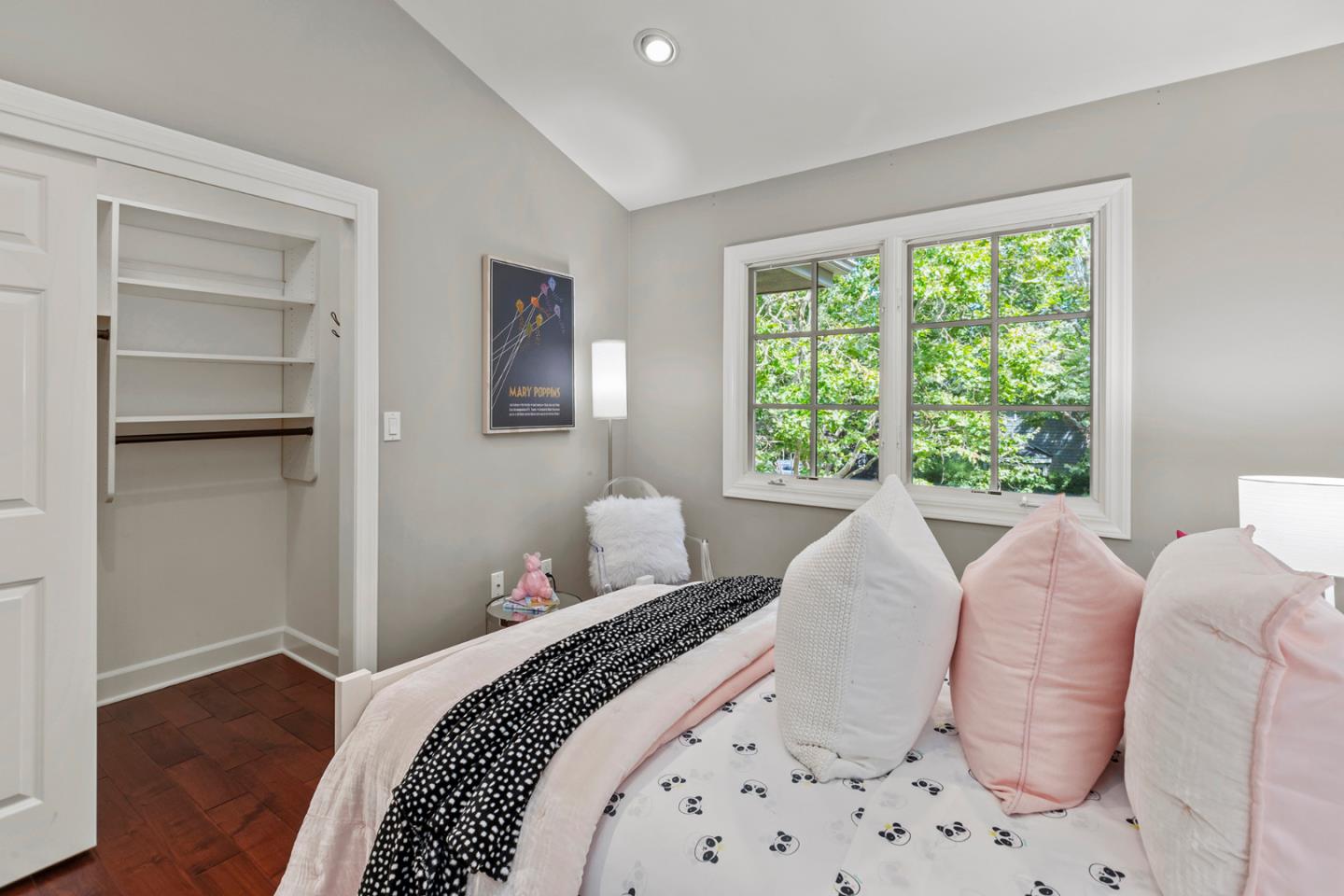 Detail Gallery Image 36 of 71 For 158 Seminary Dr, Menlo Park,  CA 94025 - 5 Beds | 3/1 Baths