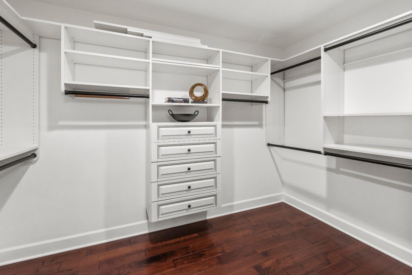 Detail Gallery Image 43 of 71 For 158 Seminary Dr, Menlo Park,  CA 94025 - 5 Beds | 3/1 Baths