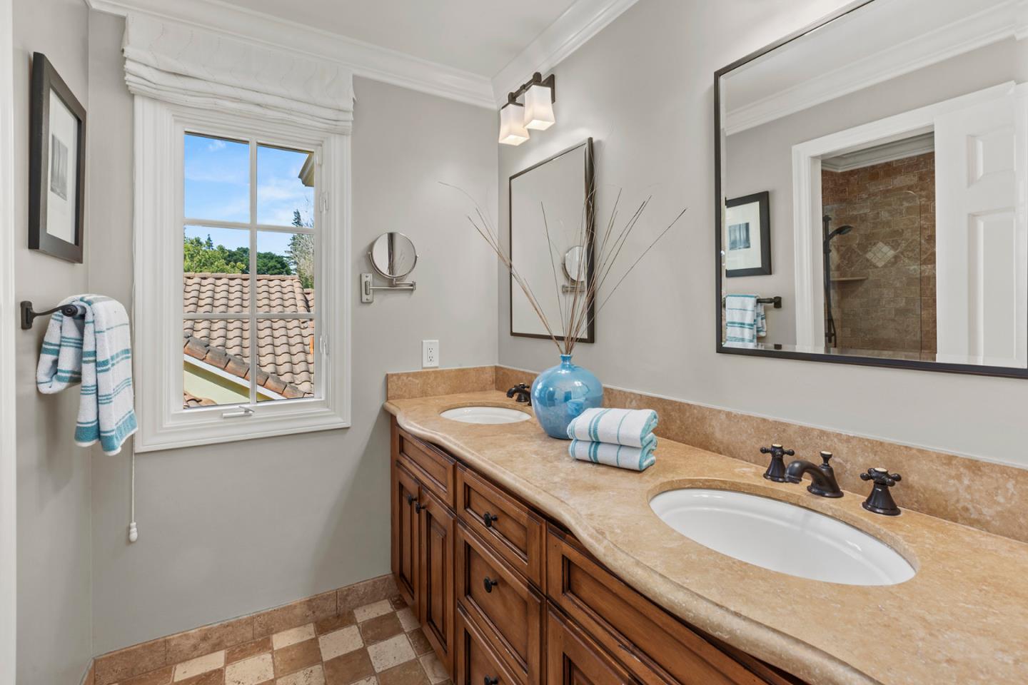 Detail Gallery Image 44 of 71 For 158 Seminary Dr, Menlo Park,  CA 94025 - 5 Beds | 3/1 Baths