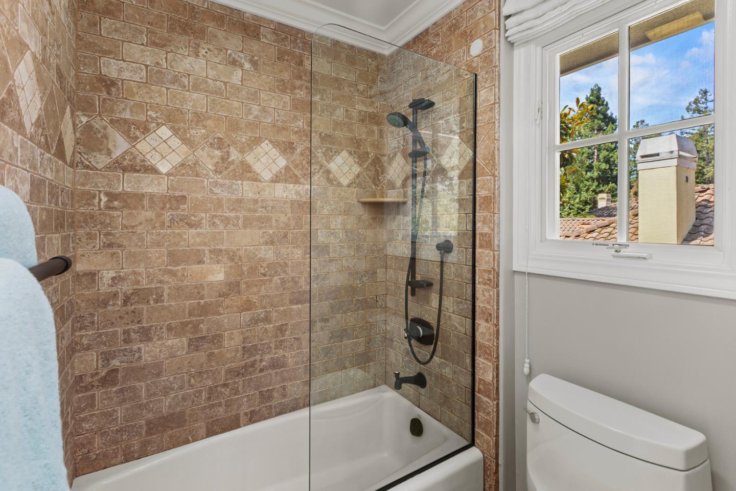Detail Gallery Image 45 of 71 For 158 Seminary Dr, Menlo Park,  CA 94025 - 5 Beds | 3/1 Baths