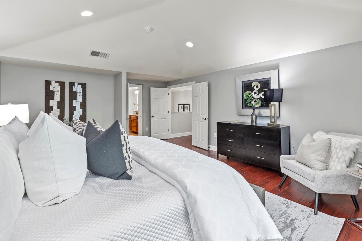 Detail Gallery Image 48 of 71 For 158 Seminary Dr, Menlo Park,  CA 94025 - 5 Beds | 3/1 Baths