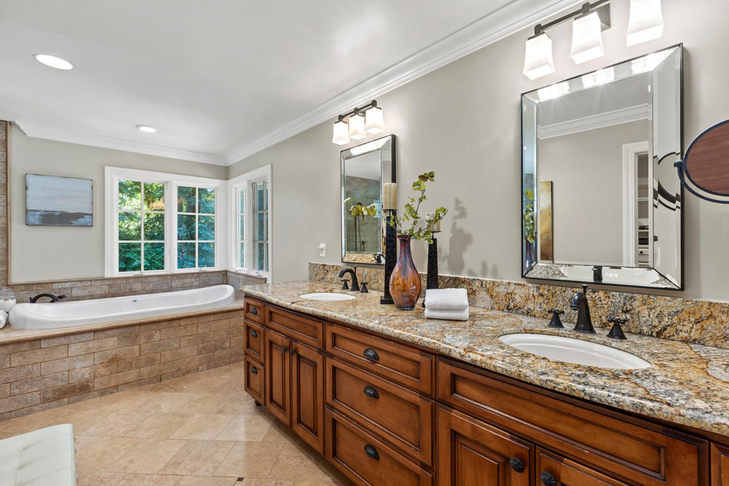 Detail Gallery Image 50 of 71 For 158 Seminary Dr, Menlo Park,  CA 94025 - 5 Beds | 3/1 Baths