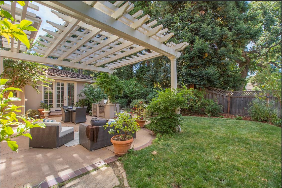 Detail Gallery Image 59 of 71 For 158 Seminary Dr, Menlo Park,  CA 94025 - 5 Beds | 3/1 Baths