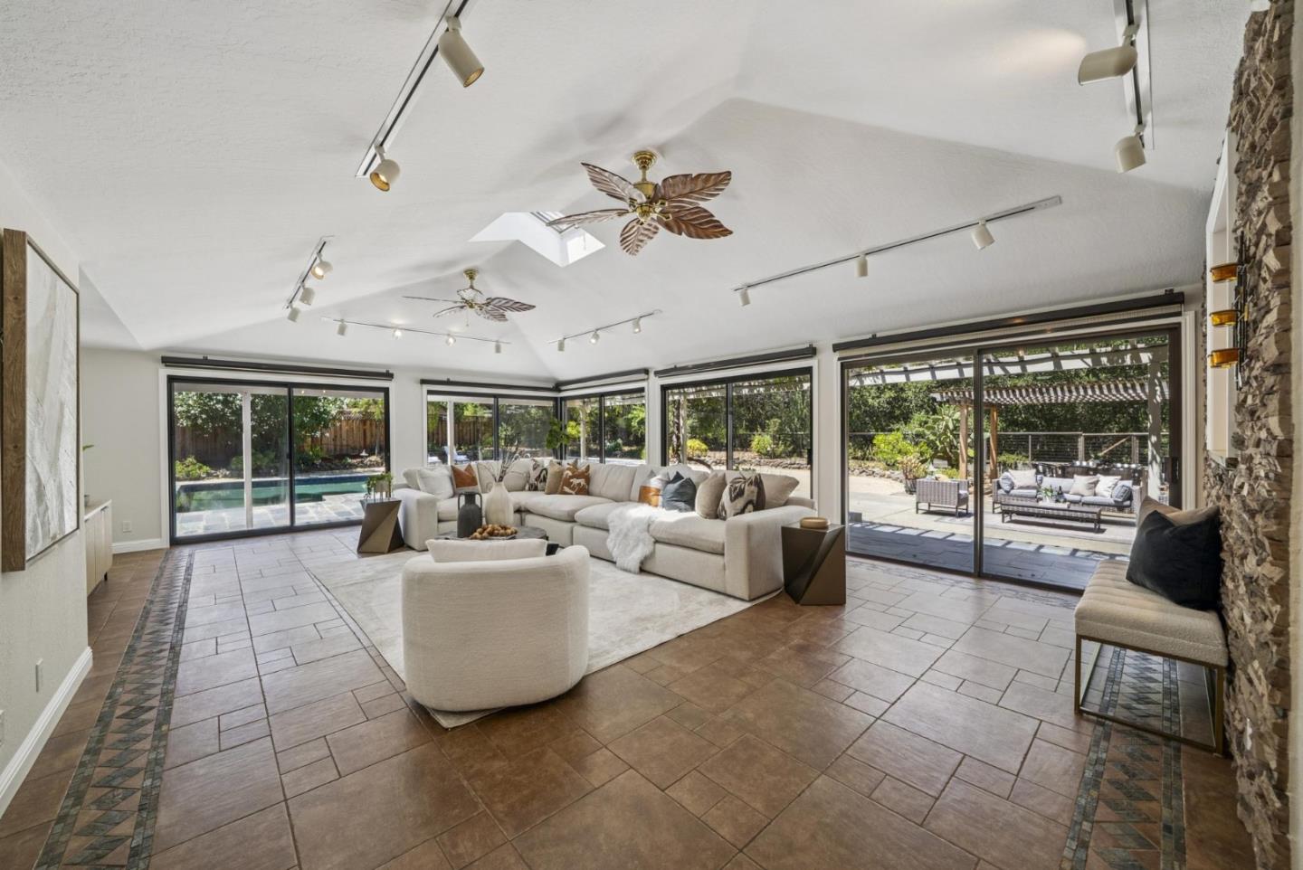 Detail Gallery Image 13 of 38 For 19521 Tweed Ct, Saratoga,  CA 95070 - 4 Beds | 3 Baths