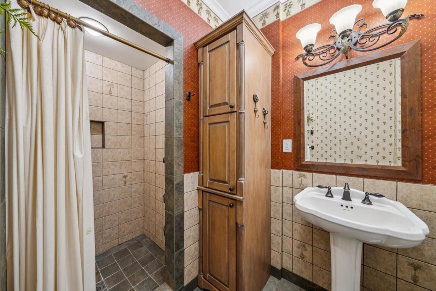Detail Gallery Image 16 of 38 For 19521 Tweed Ct, Saratoga,  CA 95070 - 4 Beds | 3 Baths