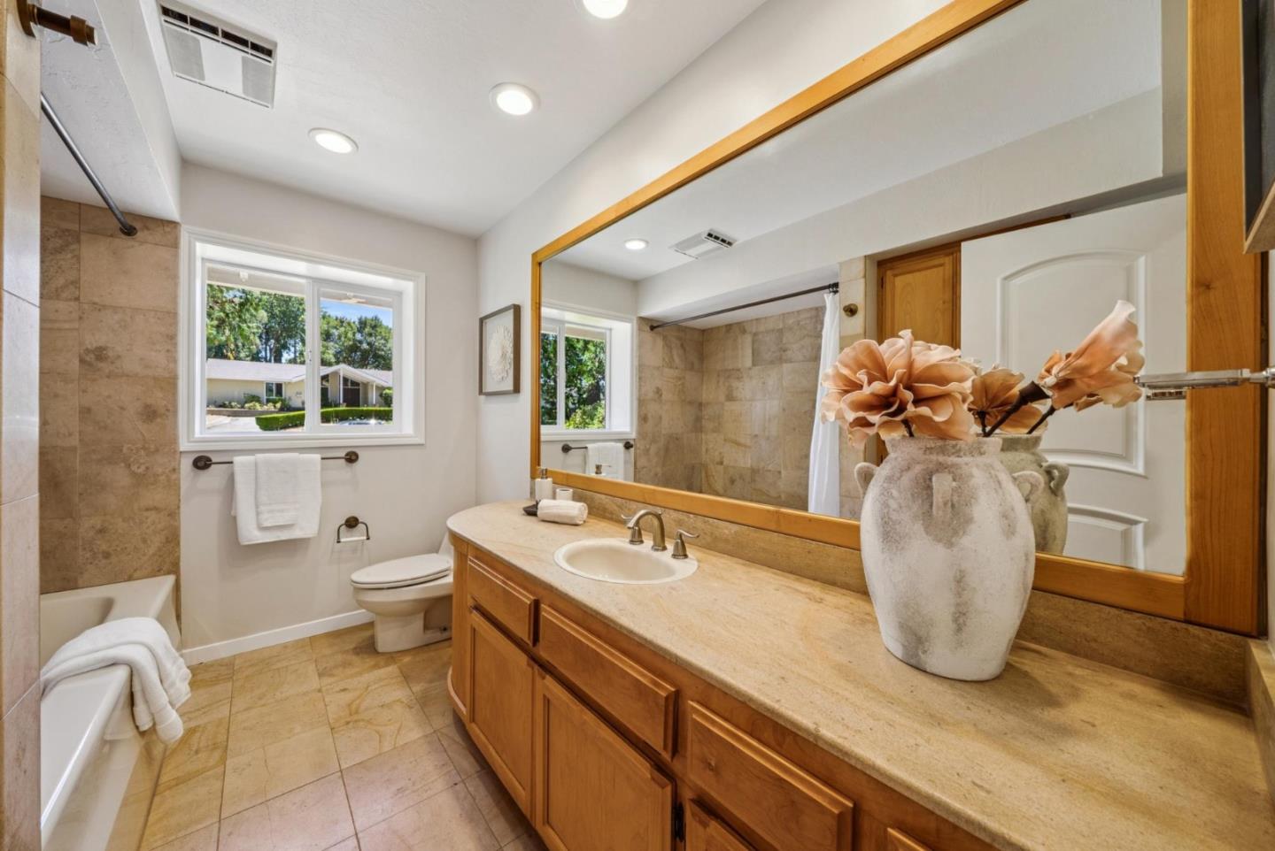 Detail Gallery Image 22 of 38 For 19521 Tweed Ct, Saratoga,  CA 95070 - 4 Beds | 3 Baths
