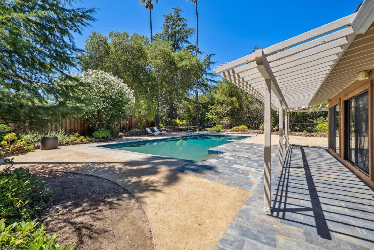 Detail Gallery Image 25 of 38 For 19521 Tweed Ct, Saratoga,  CA 95070 - 4 Beds | 3 Baths