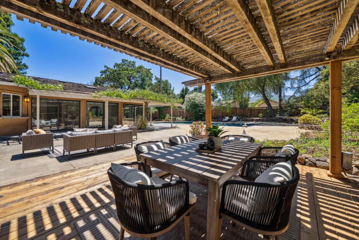 Detail Gallery Image 30 of 38 For 19521 Tweed Ct, Saratoga,  CA 95070 - 4 Beds | 3 Baths