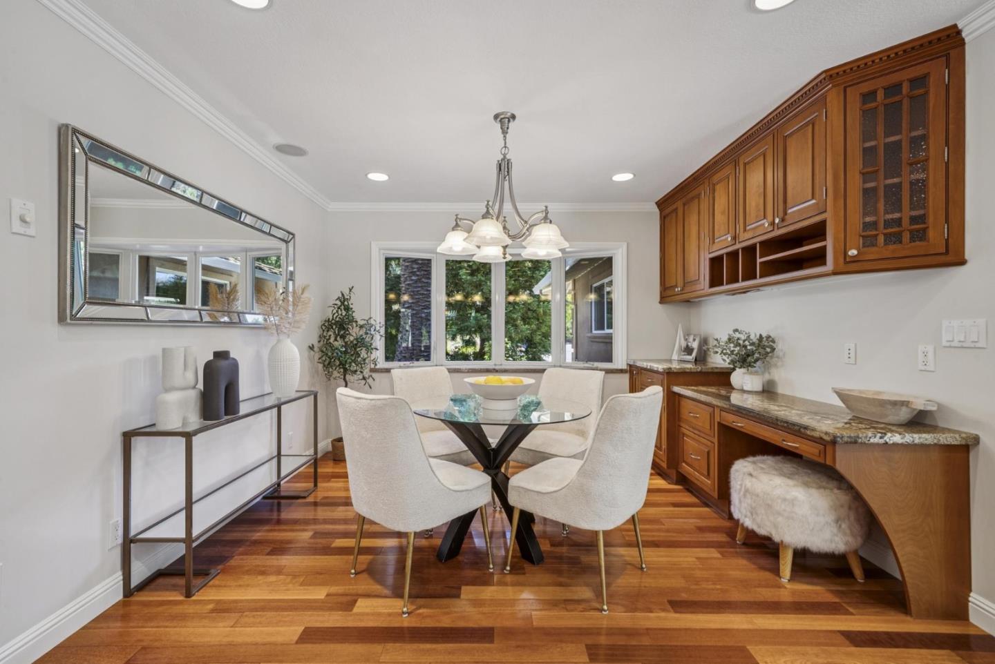 Detail Gallery Image 8 of 38 For 19521 Tweed Ct, Saratoga,  CA 95070 - 4 Beds | 3 Baths