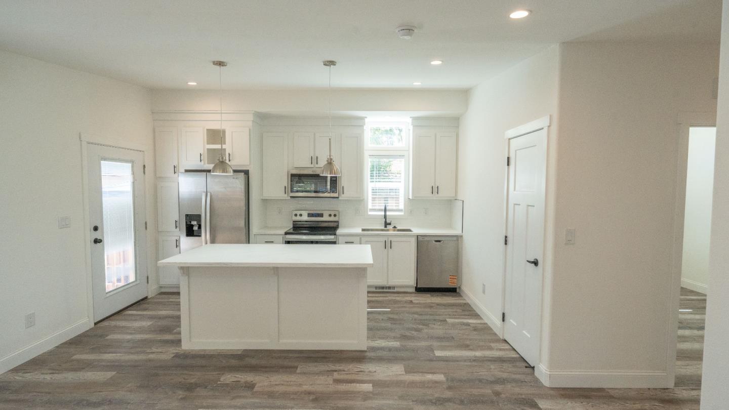Detail Gallery Image 3 of 21 For 59 Crocker Ct #2,  San Jose,  CA 95111 - 2 Beds | 1 Baths