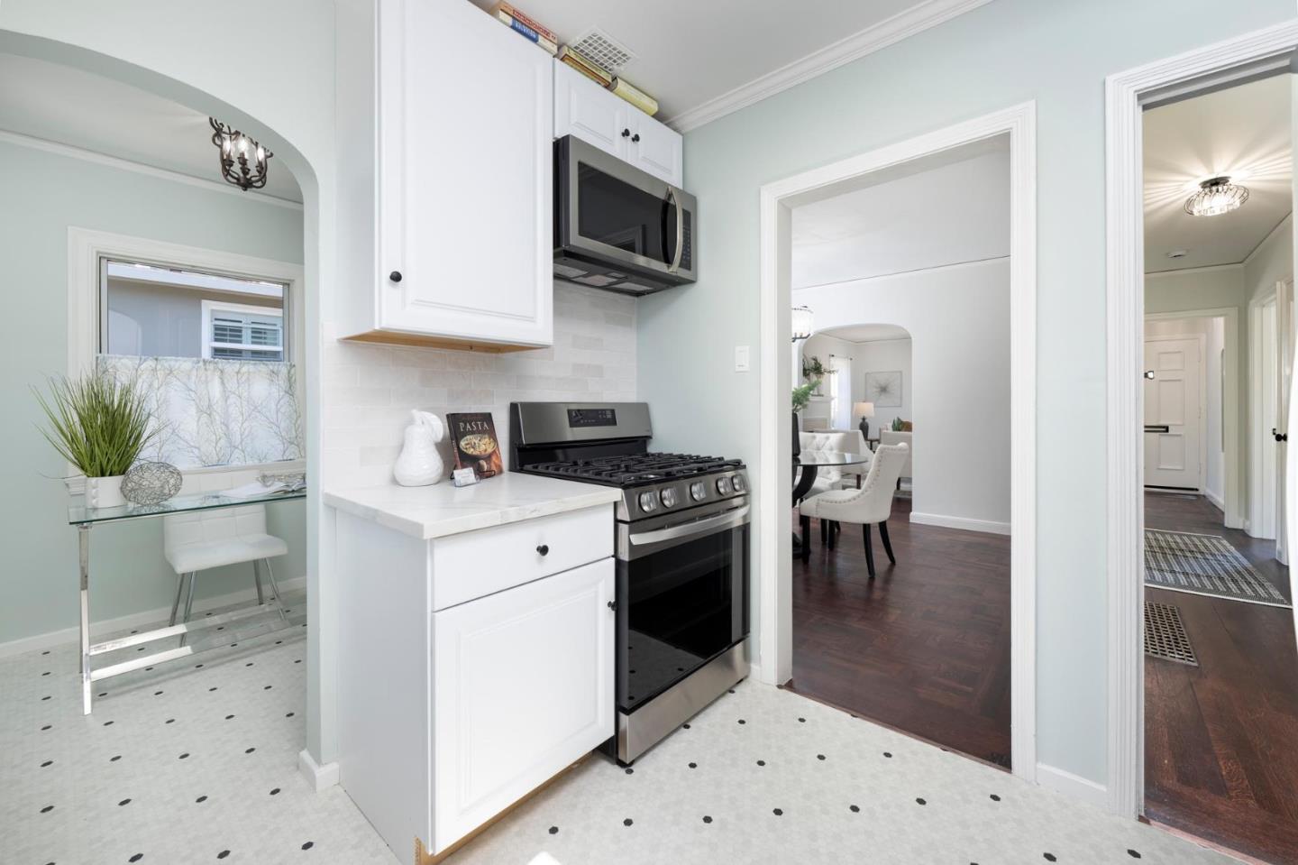 Detail Gallery Image 15 of 45 For 1411 Sanchez Ave, Burlingame,  CA 94010 - 2 Beds | 1 Baths