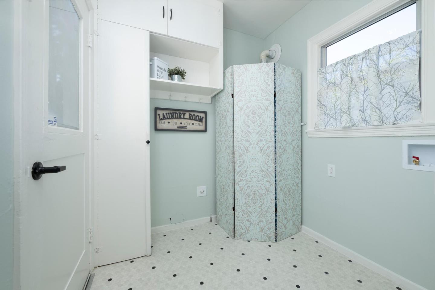 Detail Gallery Image 18 of 45 For 1411 Sanchez Ave, Burlingame,  CA 94010 - 2 Beds | 1 Baths