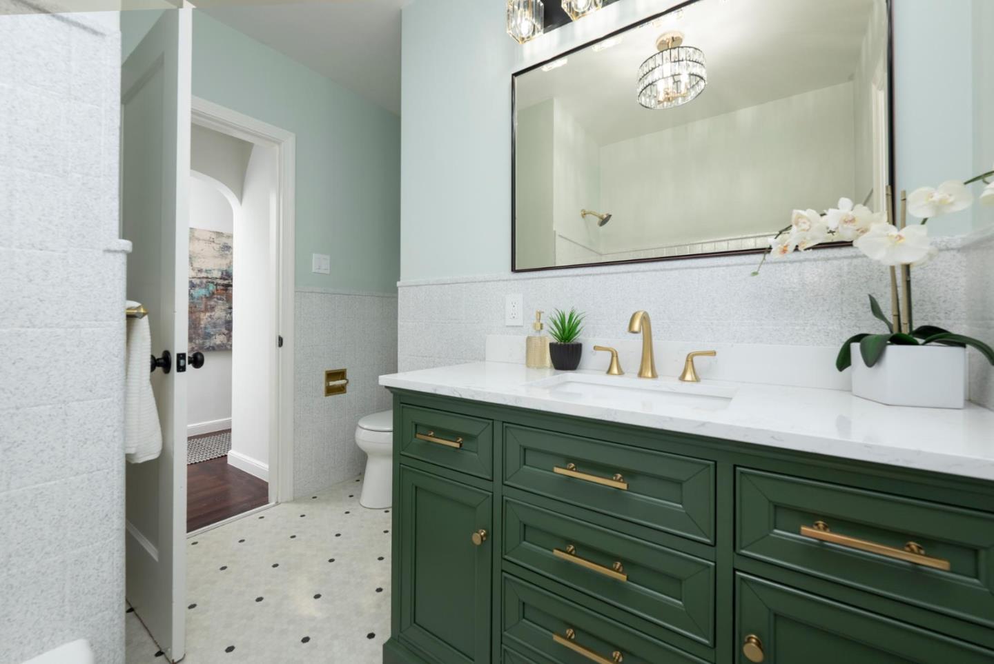 Detail Gallery Image 24 of 45 For 1411 Sanchez Ave, Burlingame,  CA 94010 - 2 Beds | 1 Baths