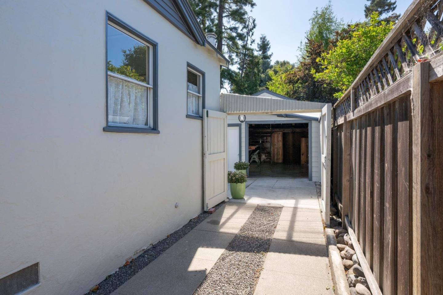 Detail Gallery Image 25 of 45 For 1411 Sanchez Ave, Burlingame,  CA 94010 - 2 Beds | 1 Baths