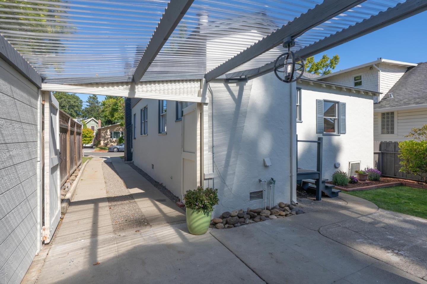Detail Gallery Image 27 of 45 For 1411 Sanchez Ave, Burlingame,  CA 94010 - 2 Beds | 1 Baths
