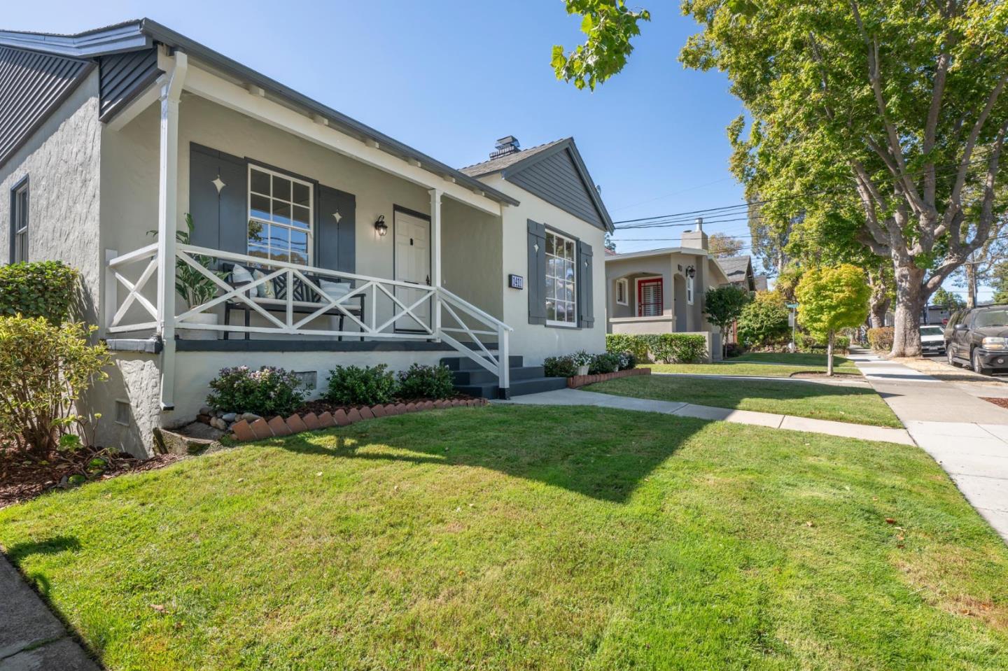 Detail Gallery Image 3 of 45 For 1411 Sanchez Ave, Burlingame,  CA 94010 - 2 Beds | 1 Baths
