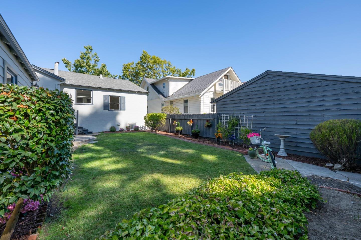 Detail Gallery Image 31 of 45 For 1411 Sanchez Ave, Burlingame,  CA 94010 - 2 Beds | 1 Baths