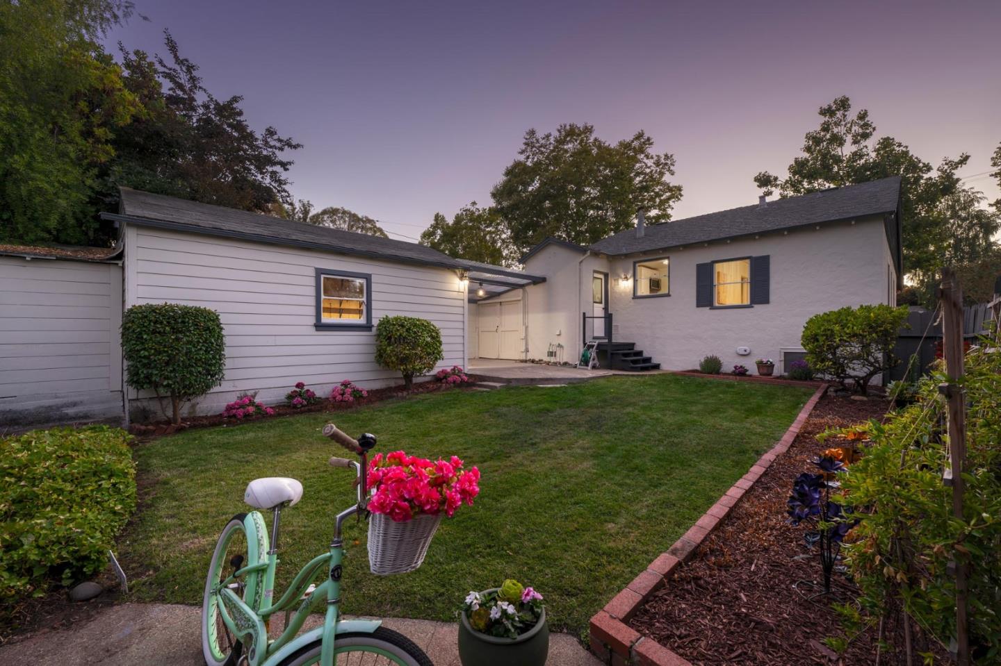 Detail Gallery Image 33 of 45 For 1411 Sanchez Ave, Burlingame,  CA 94010 - 2 Beds | 1 Baths