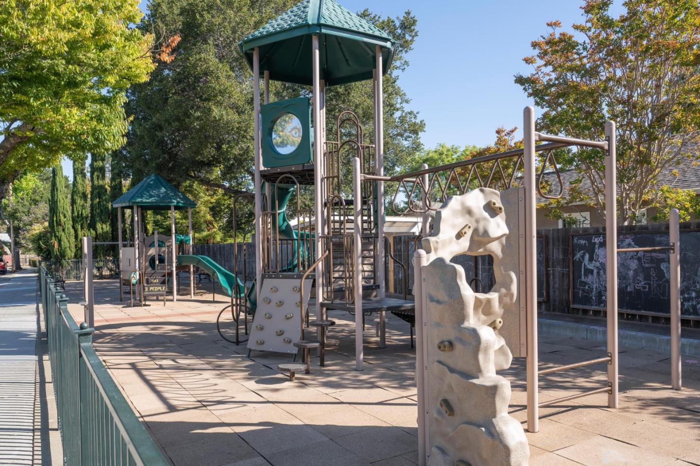 Detail Gallery Image 38 of 45 For 1411 Sanchez Ave, Burlingame,  CA 94010 - 2 Beds | 1 Baths