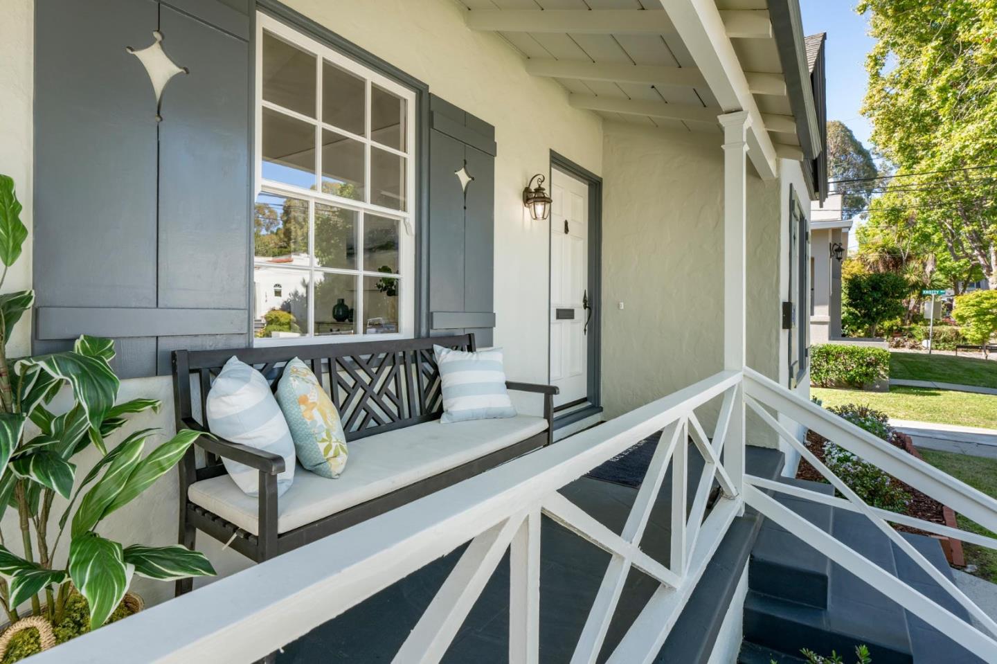 Detail Gallery Image 4 of 45 For 1411 Sanchez Ave, Burlingame,  CA 94010 - 2 Beds | 1 Baths